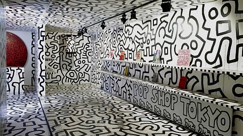 Keith Haring au CENTQUATRE, Tokyo Pop Shop (Container) © Keith Haring Foundation, NY - Courtesy Lio malca - Marc Domage, 1998
