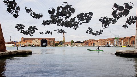 Tomás Saraceno, Aero(s)cene, 2019 © Photo by: Andrea Avezzù, Italo Rondinella, Francesco Galli, Jacopo Salvi / Courtesy: La Biennale di Venezia