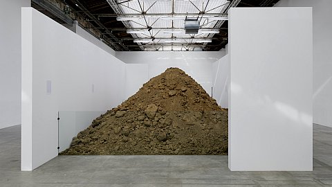 Maurice Blaussyld (2002), Espace inaccessible (2010)
Vue de l’exposition « Futur, ancien, fugitif », Palais de Tokyo