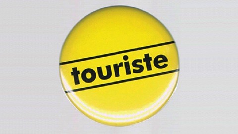 Untel - Badge, touriste, 56 mm diam © Galerie MFC & Untel