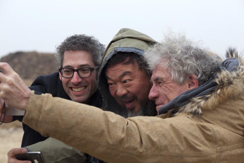 Jason Wishnow, Ai Weiwei et Christopher Doyle sur le tournage de The Sand Storm © DR