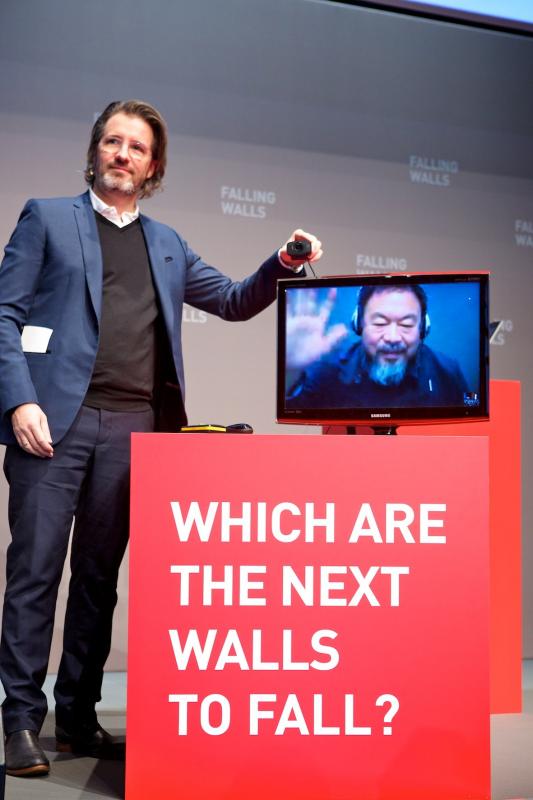 Eliasson introduces Ai Weiwei at this year’s Falling Walls conference in Berlin (Source : The Creators Project) © DR