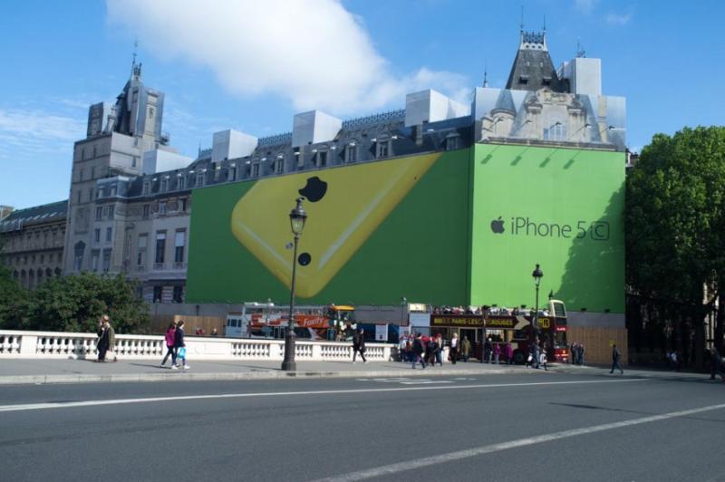 Publicité Apple sur le Palais de justice, quai des Orfèvres © DR