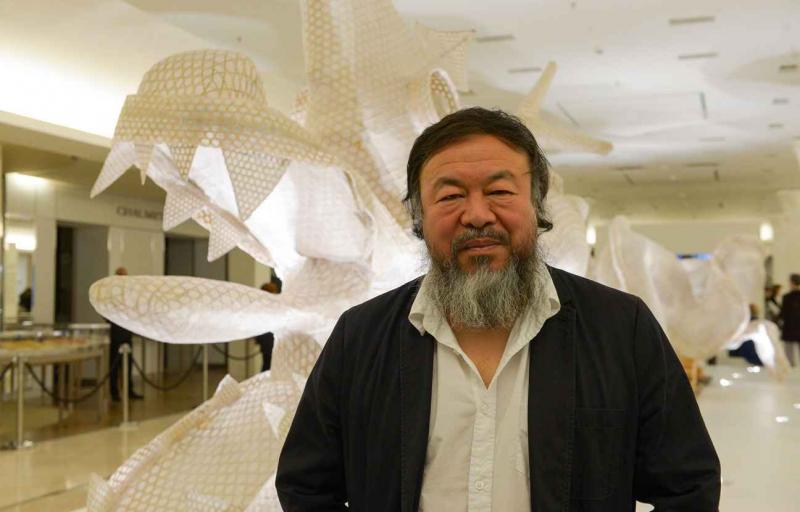 Ai Weiwei, lors de l’inauguration de ’Er Xi, Air de jeux’ le 16 janvier 2016 au Bon Marché à Paris © ISA HARSIN/SIPA