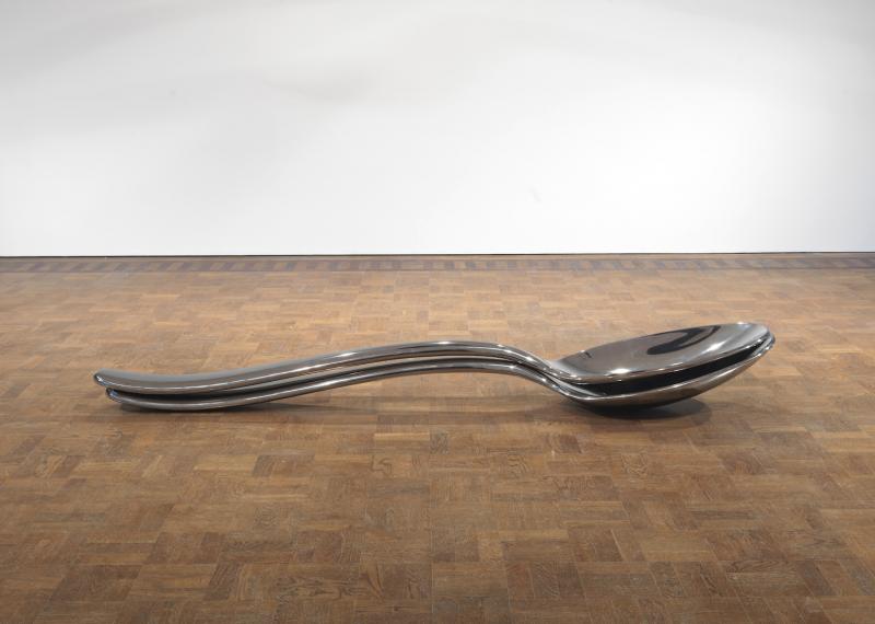 Subodh Gupta, Spooning, 2009 © S.Gupta/Photo Mike Bruce/Pinault Collection/Courtesy l’artiste et Hauser & Wirth