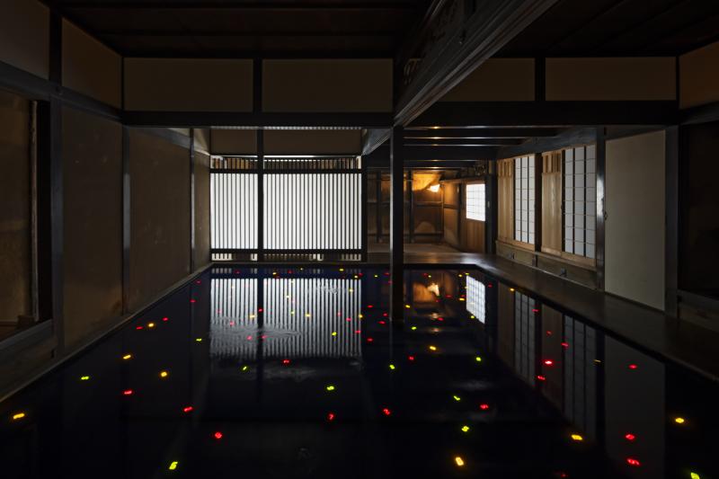 Art House Project “Kadoya” Tatsuo Miyajima＂Sea of Time ’98＂ © Ken’ichi Suzuki