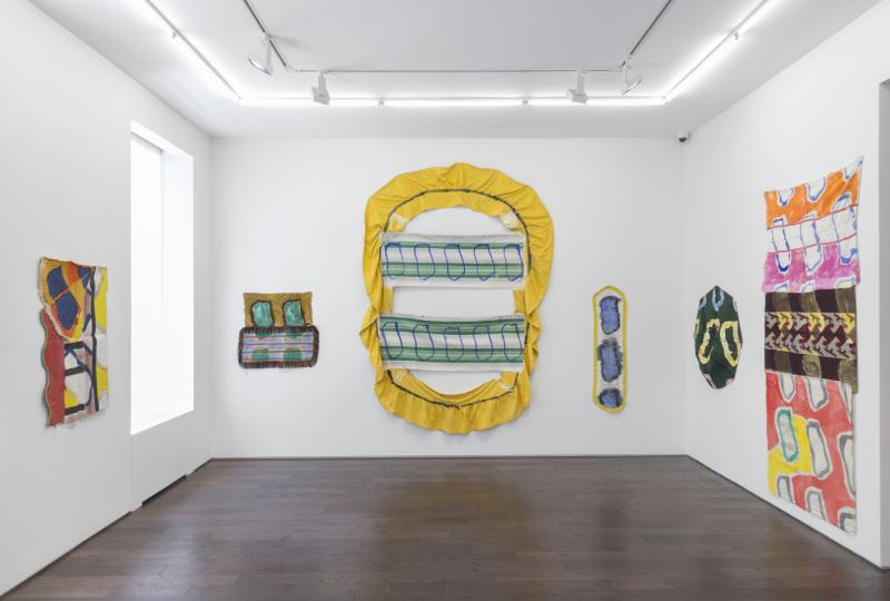 Vue de l’exposition “Claude Viallat, Oeuvres Majeures 1967 - 2017“ à la Galerie Ceysson & Bénétière New York © Galerie Ceysson & Bénétière