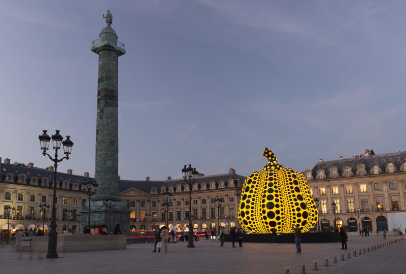 Yayoi Kusama, Life of the Pumpkin Recites, All About the Biggest Love for the People, 2019 
 Installation view, FIAC Hors les Murs, Place Vendôme, Paris © Courtesy Ota Fine Arts, David Zwirner and Victoria Miro. © YAYOI KUSAMA Photography © Marc Domage