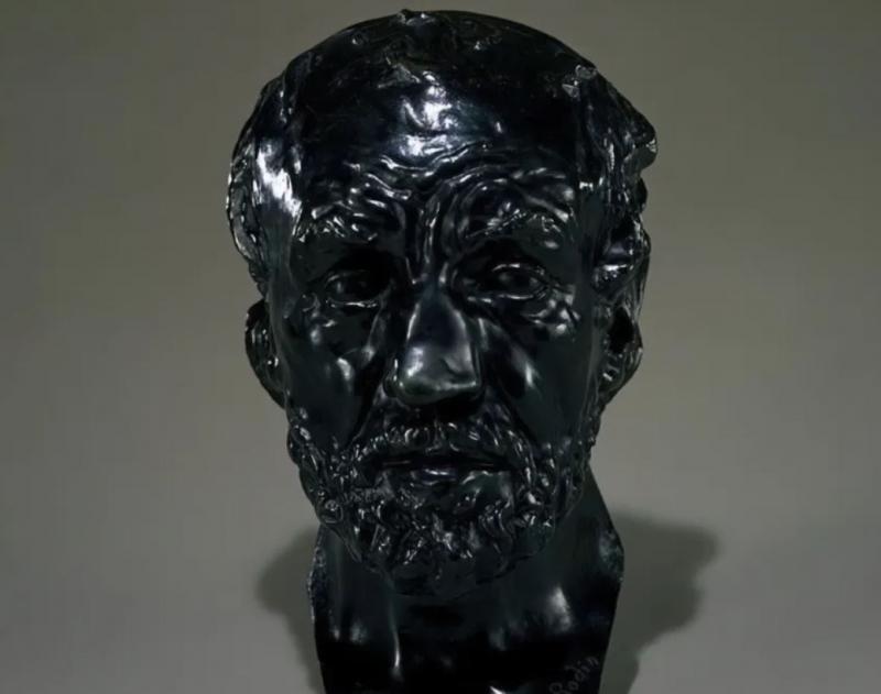 L’homme au nez cassé“,1864, par Auguste Rodin. La matière initiale ayant été abîmée, au niveau du nez, le sculpteur a décidé de garder son oeuvre ainsi. © Photo by Heritage Art/Heritage Images via Getty Images - Getty